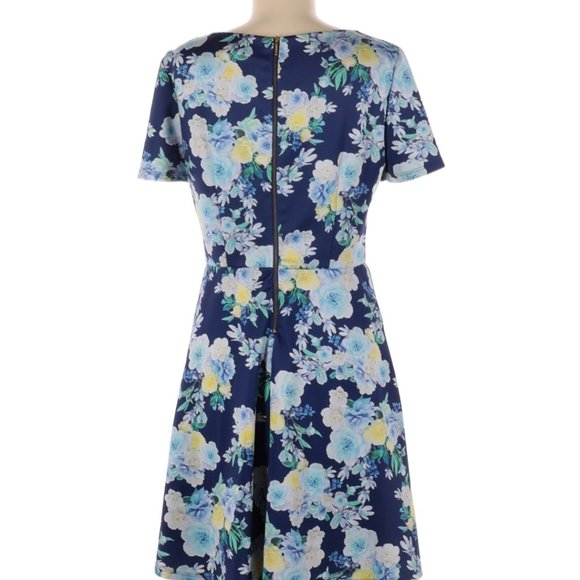 Forever New Floral Zip Up Dress - Picture 2 of 11